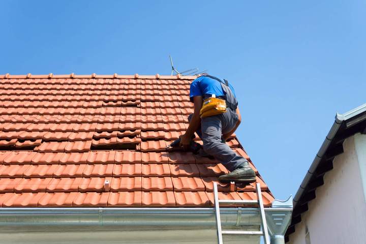 Interventions rapides pour fuites et dommages.
